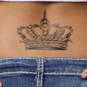 王冠 クラウン のタトゥーが持つ意味とは デザイン画像あり みんなのタトゥー