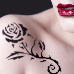 薔薇 ローズ のタトゥーが持つ意味とは デザイン画像もあり みんなのタトゥー