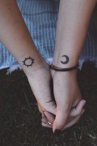 月と太陽のタトゥーデザイン