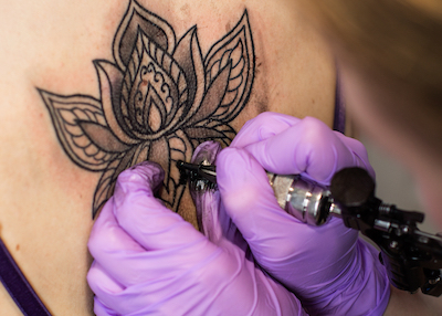 蓮 ハス ロータスのタトゥーが持つ意味とは デザイン画像あり みんなのタトゥー