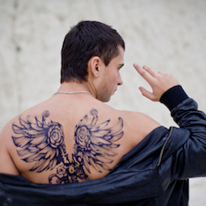 翼 羽根のタトゥーの意味を解説します デザイン画像あり みんなのタトゥー
