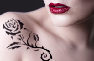 薔薇（ローズ）のタトゥーが持つ意味とは？※デザイン画像もあり！