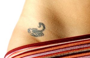 サソリ スコーピオン のタトゥーが持つ意味とは デザイン画像あり みんなのタトゥー