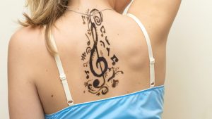 音符のタトゥーの意味とは タトゥーのデザインあり みんなのタトゥー